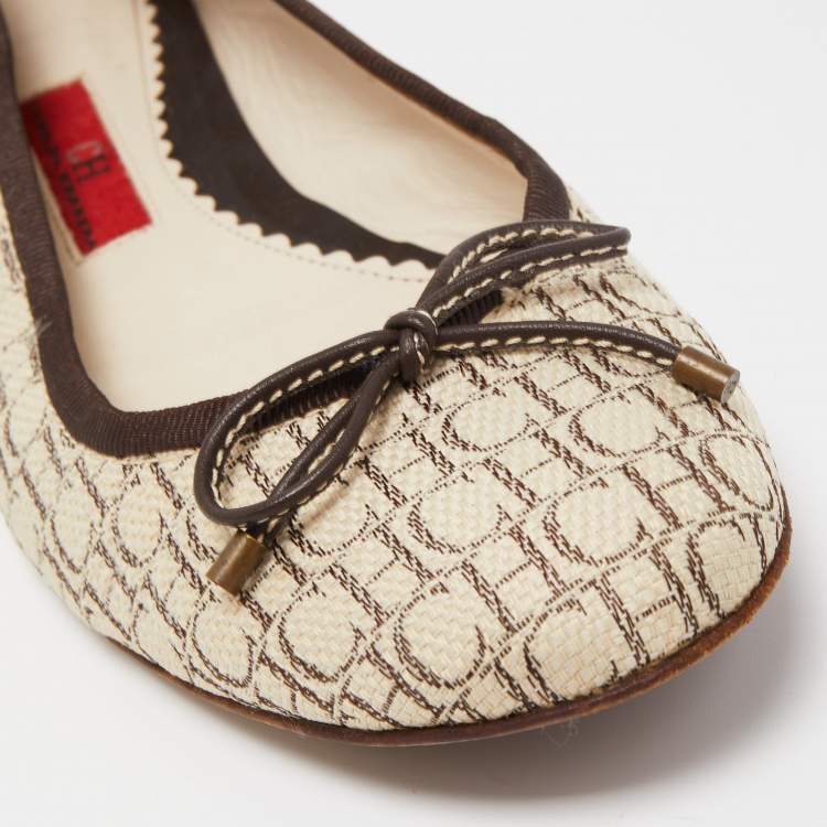 Pre Owned CH Carolina Herrera Cream/Brown Monogram Canvas Bow Ballet Flats Size 38