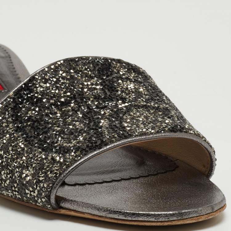 مملوكة مسبقًا CH Carolina Herrera Grey/Black Leather Crystal Embellished Logo Slide Sandals Size 39