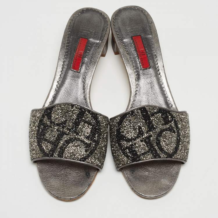 مملوكة مسبقًا CH Carolina Herrera Grey/Black Leather Crystal Embellished Logo Slide Sandals Size 39