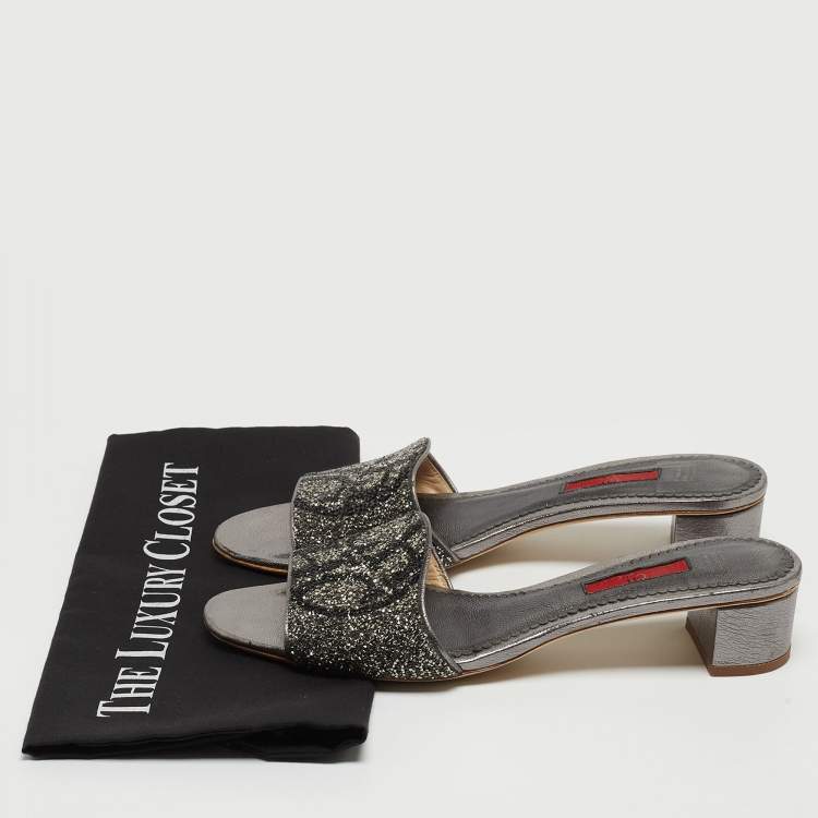 مملوكة مسبقًا CH Carolina Herrera Grey/Black Leather Crystal Embellished Logo Slide Sandals Size 39