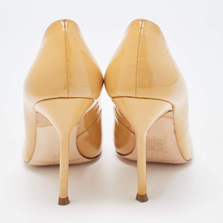 Pre Owned CH Carolina Herrera Beige Patent Leather Pointed Toe Pumps Size 38