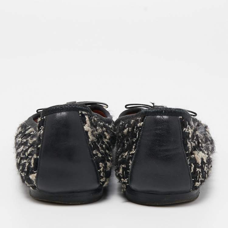 Pre Owned CH Carolina Herrera Black Tweed and Patent Leather Bow Ballet Flats Size 37