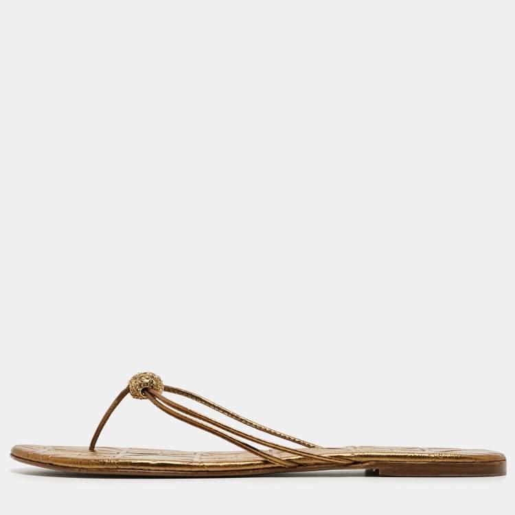 Pre Owned CH Carolina Herrera Gold Leather Thong Flats Size 38