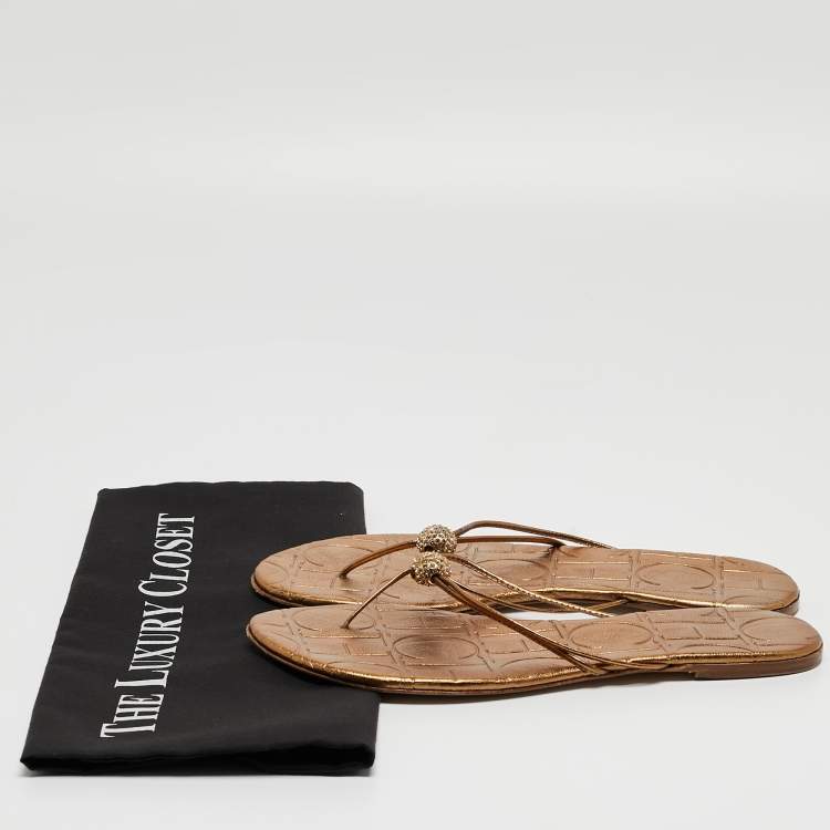 Pre Owned CH Carolina Herrera Gold Leather Thong Flats Size 38
