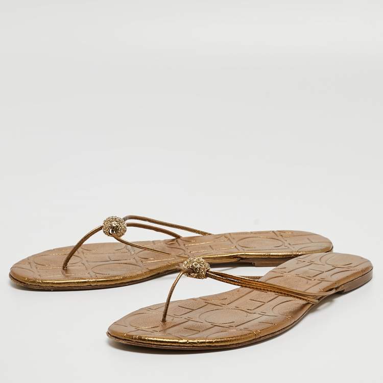 Pre Owned CH Carolina Herrera Gold Leather Thong Flats Size 38