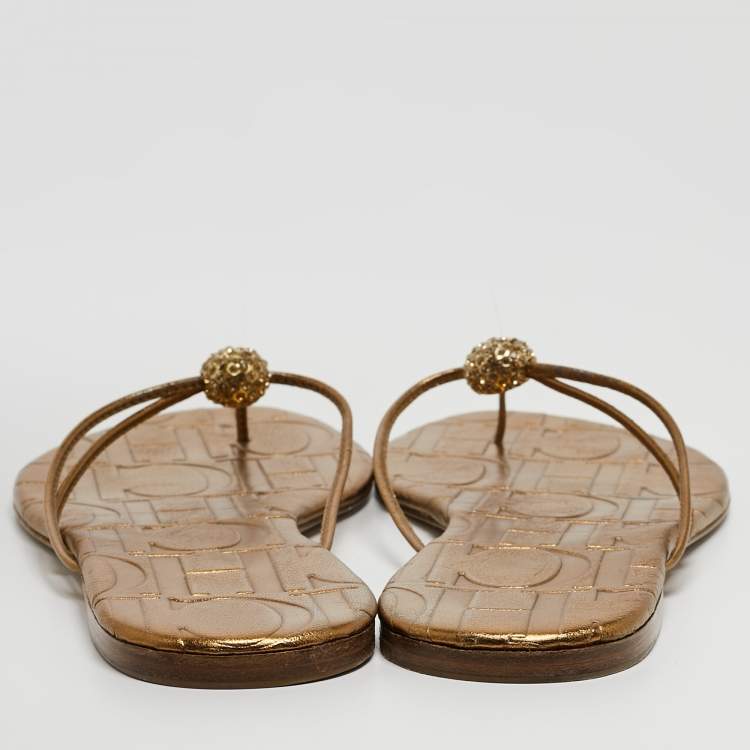 Pre Owned CH Carolina Herrera Gold Leather Thong Flats Size 38