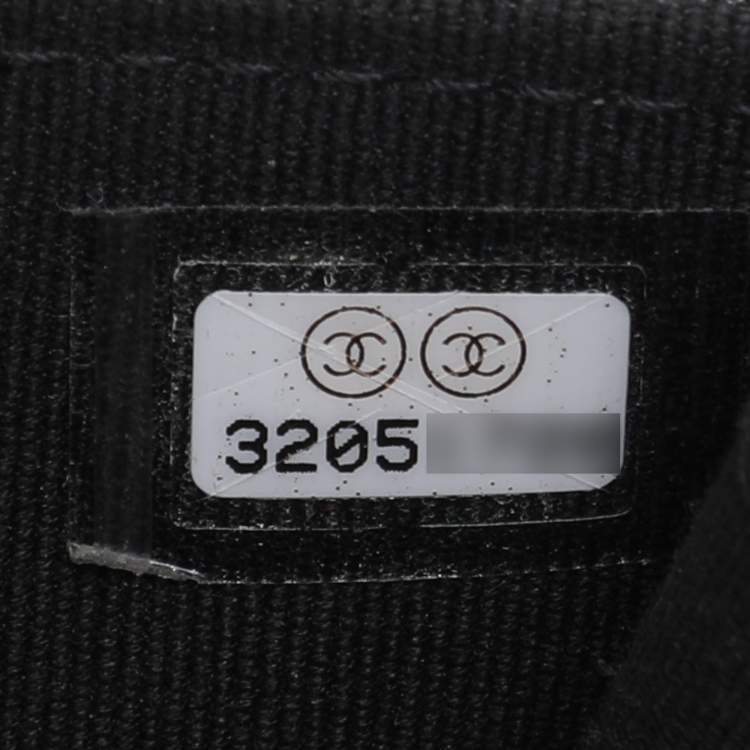 مملوكة مسبقًا Chanel Black Quilted Caviar Leather Crystal CC Phone Holder