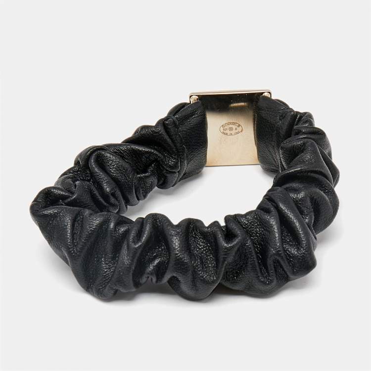 Pre Owned Chanel CC Enamel Leather Gold Tone Hair Grip