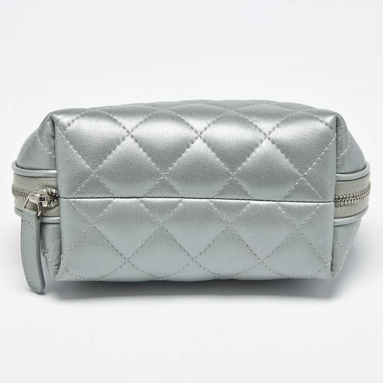 Pre Owned Chanel Silver Quilted Leather Reissue Cosmetic Pouch