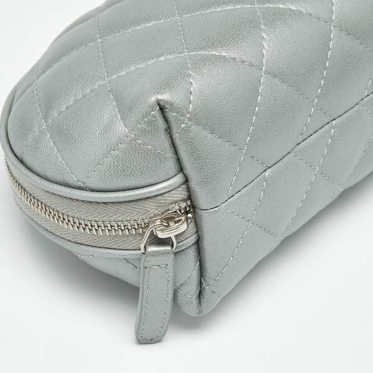 Pre Owned Chanel Silver Quilted Leather Reissue Cosmetic Pouch