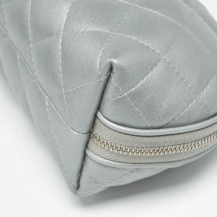 Pre Owned Chanel Silver Quilted Leather Reissue Cosmetic Pouch