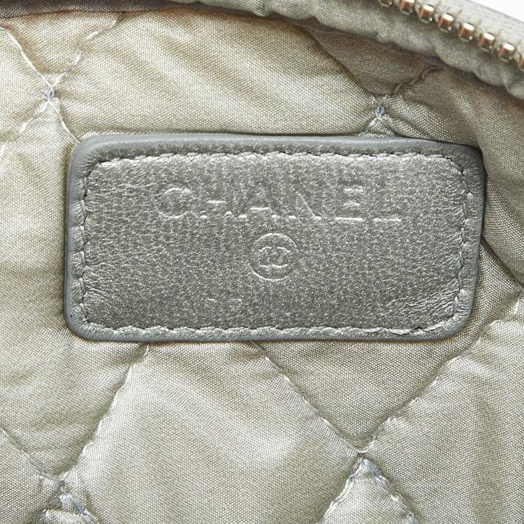 Pre Owned Chanel Silver Quilted Leather Reissue Cosmetic Pouch