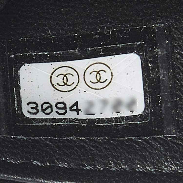 Pre Owned حافظة حزام إيربودز برو شانيل جلد محبب مبطن أسود