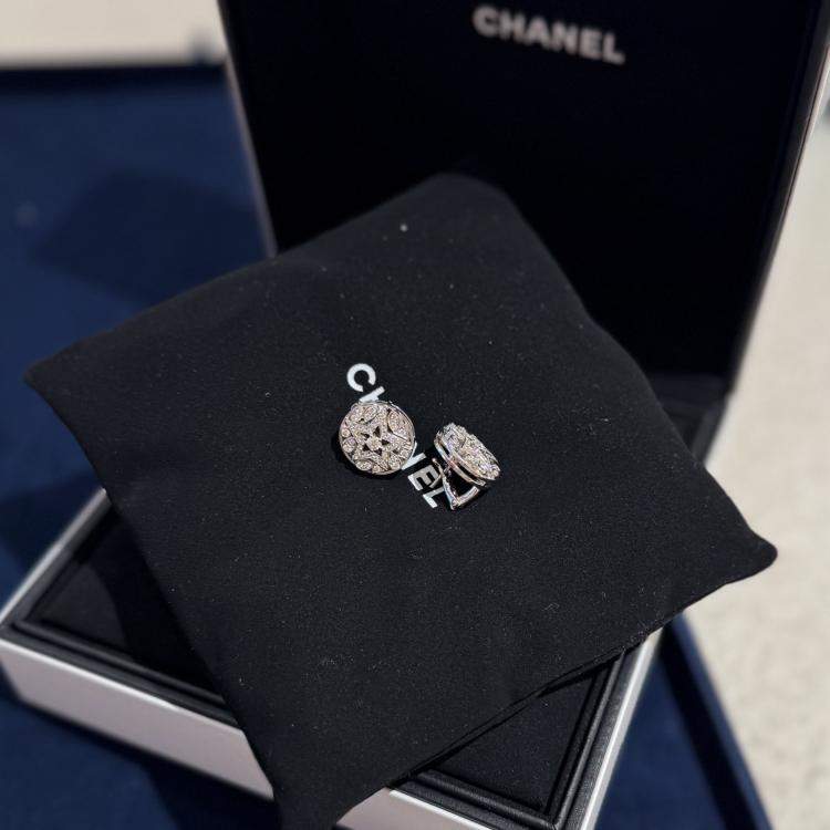 Pre Owned Chanel Comet 18K White Gold and Diamond Earrings 