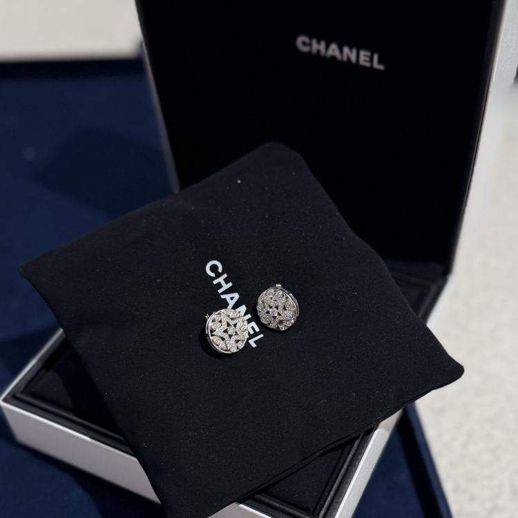 Pre Owned Chanel Comet 18K White Gold and Diamond Earrings 