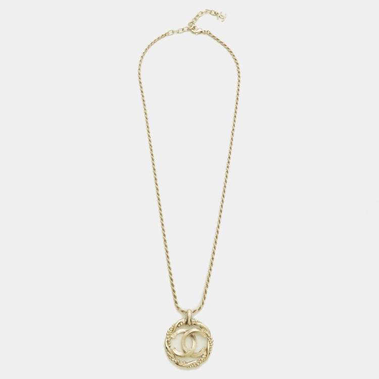 مملوكة مسبقًا Chanel CC Crystals Gold Tone Necklace