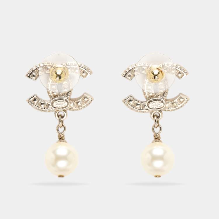 مملوكة مسبقًا Chanel Pale Gold Tone Crystal CC Faux Pearl Drop Earrings