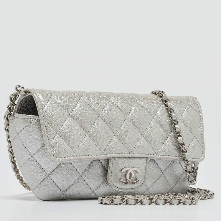Pre Owned Chanel Silver Iridescent Caviar Quilted Leather Glassed Case with Chain 