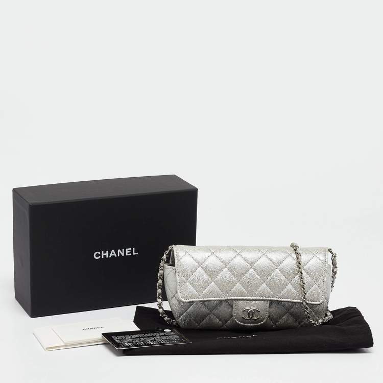 Pre Owned Chanel Silver Iridescent Caviar Quilted Leather Glassed Case with Chain 