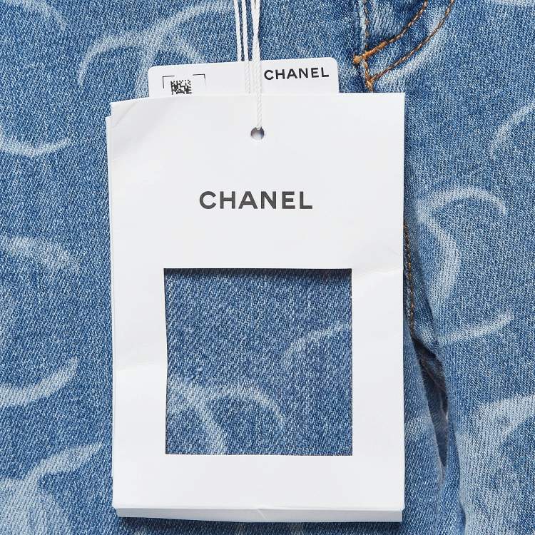 مملوكة مسبقًا Chanel Blue CC Print Denim Embellished Jeans S Waist 28"