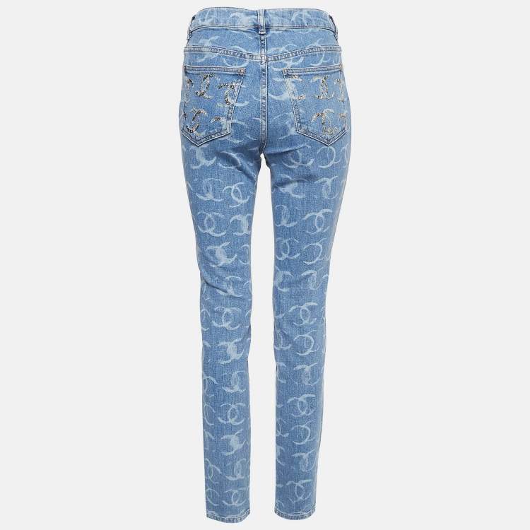 مملوكة مسبقًا Chanel Blue CC Print Denim Embellished Jeans S Waist 28"