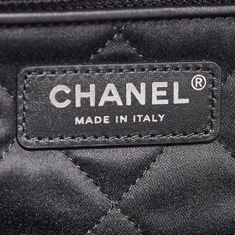 Pre Owned Chanel Metallic Ombre Quilted Shiny Leather Small 22 Hobo