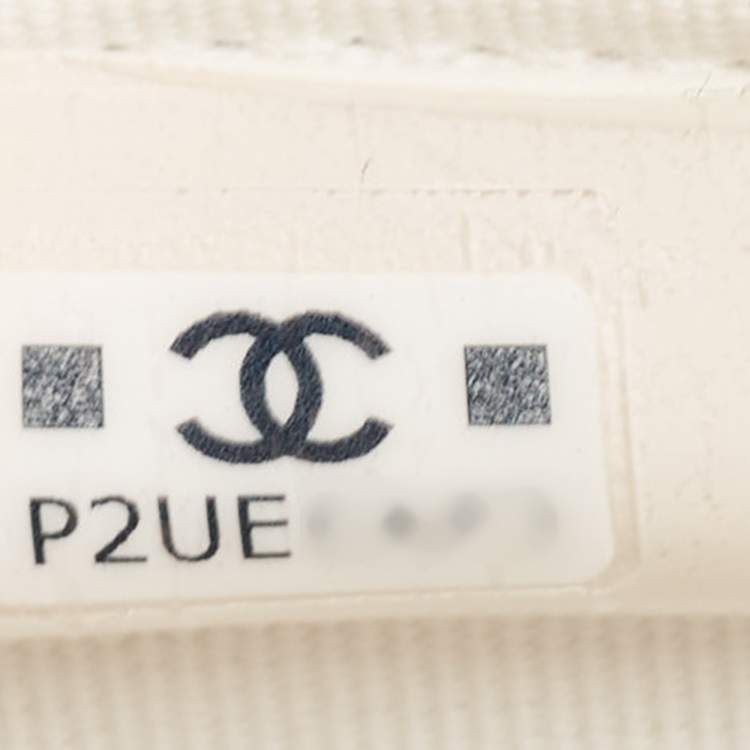 Pre Owned Chanel White Quilted Caviar Leather CC Long Vanity Case Bag