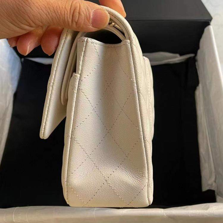 Pre Owned Chanel White Gold Button Caviar Leather Medium Bag