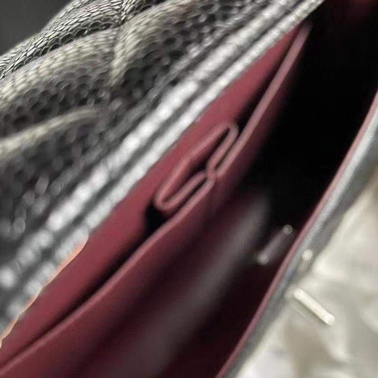 Pre Owned Chanel Black Silver Caviar Leather Medium Bag