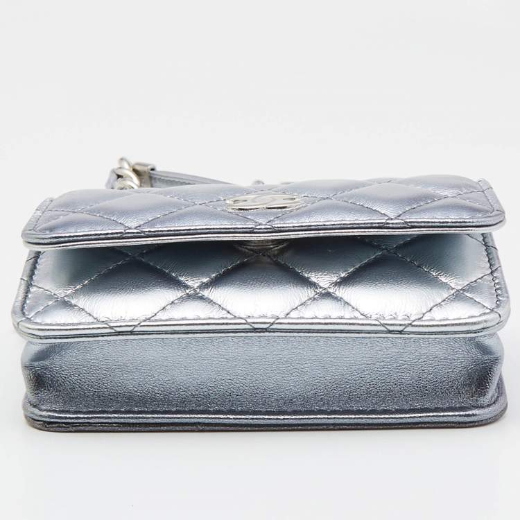 Pre Owned Chanel Silver Quilted Leather CC Chain Belt Bag