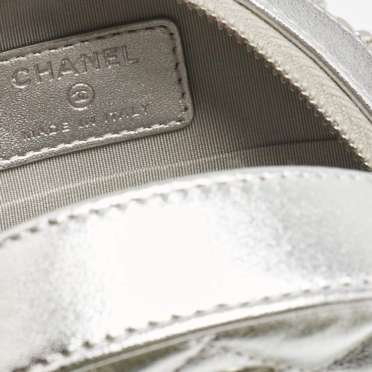 Pre Owned Chanel Silver Quilted Leather Round Bracelet Clutch