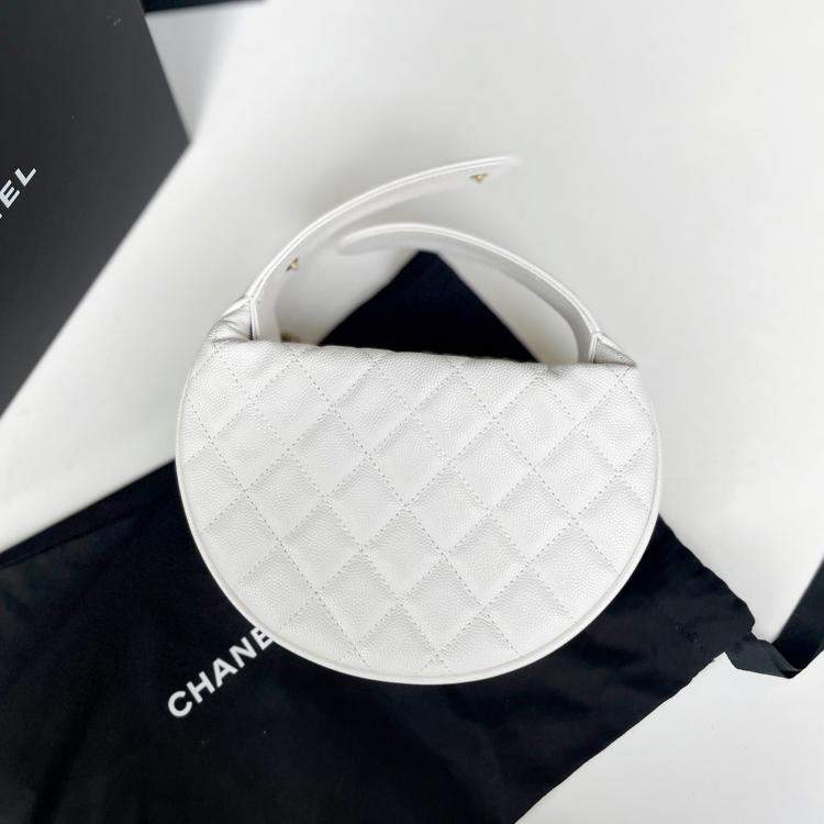 Pre Owned Chanel White Caviar Leather Bow Clutch Bag