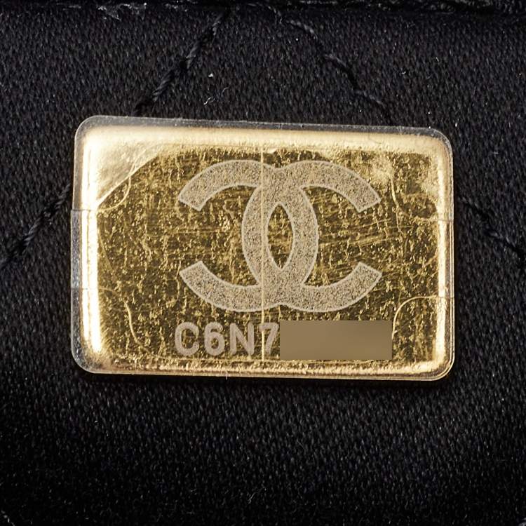 Pre Owned Chanel Black Quilted Leather Mini 22 Chain Bag