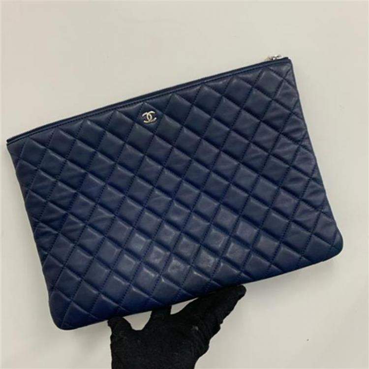 Pre Owned Chanel Navy Blue Lambskin CC Clutch