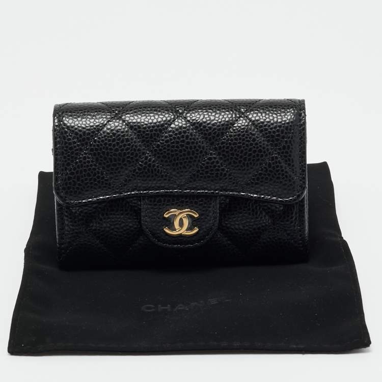 مملوكة مسبقًا Chanel Black Quilted Caviar Leather Classic Flap Card Holder