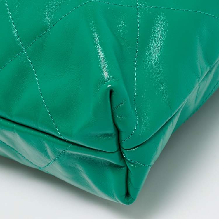 Pre Owned Chanel Green Quilted Leather Medium 22 Chain Bag