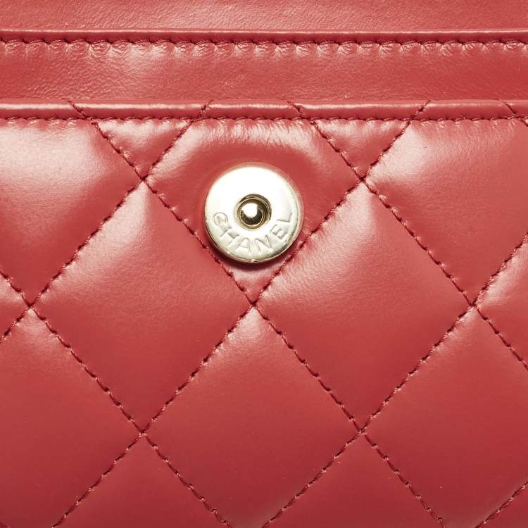 Pre Owned Chanel Red Quilted Leather Kiss Lock Chain Clutch