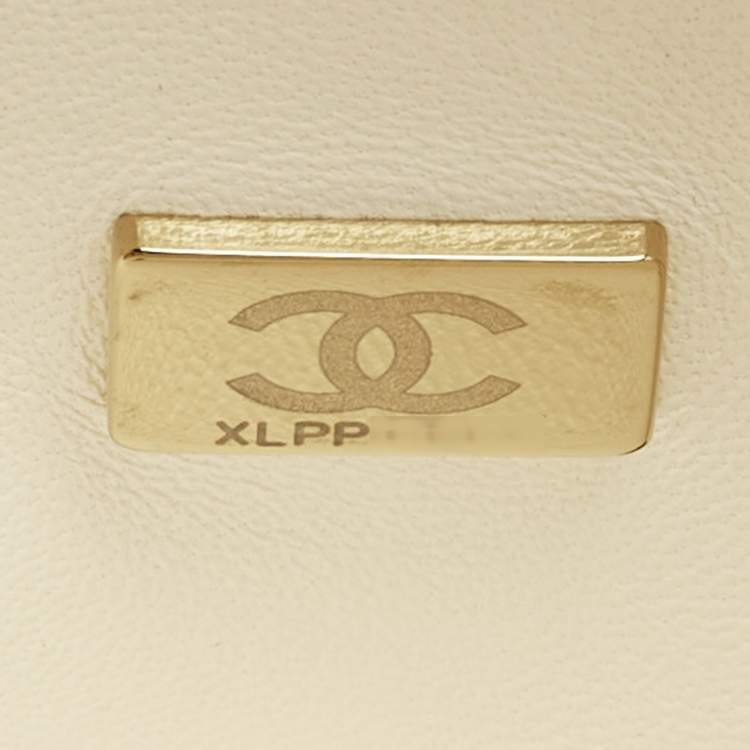 Pre Owned Chanel Coco Handle Medium White Quilted Caviar Leather Top Handle Bag