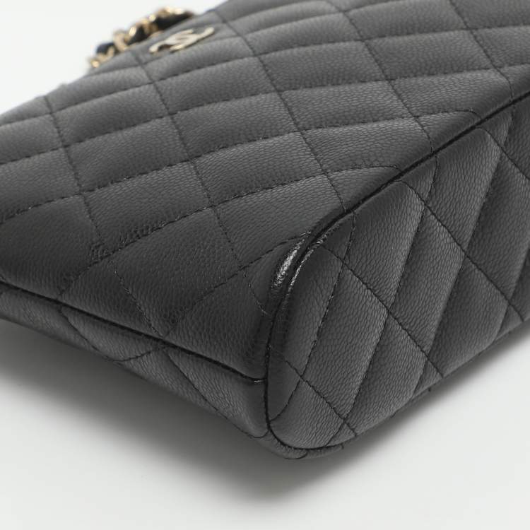 Pre Owned Chanel CC Black Quilted Caviar Leather Chain Clutch Bag