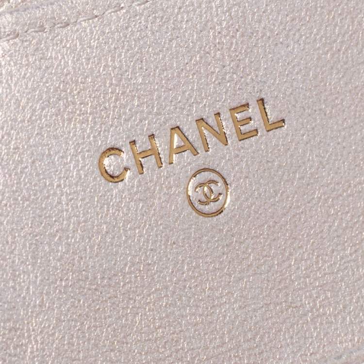 Pre Owned Chanel Metallic White Leather Card Holder with Chain