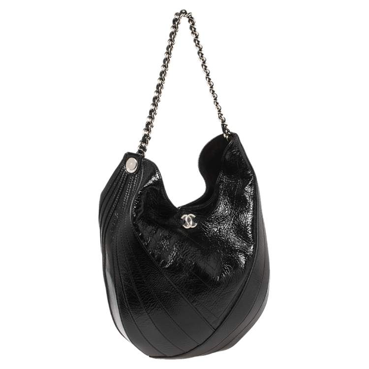 Pre Owned Chanel Black Crumpled Patent Leather Droplet Bag