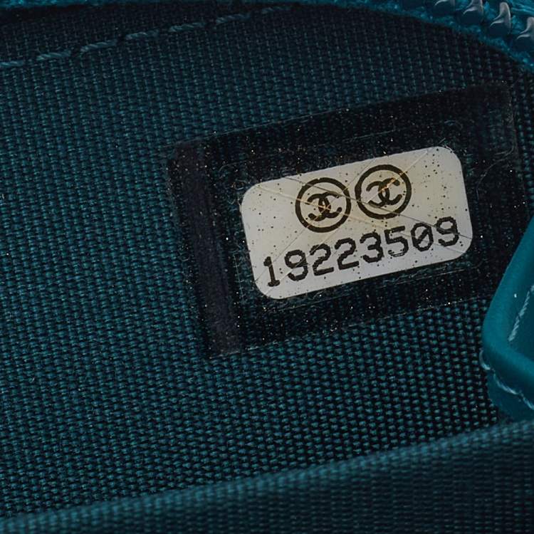 Pre Owned Chanel Green Caviar Leather Zip Around Card Holder