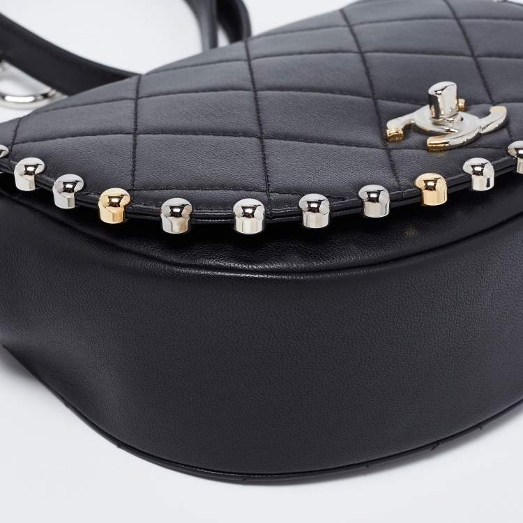 مملوكة مسبقًا Chanel  Black Leather Embellished Flap Saddle Bag