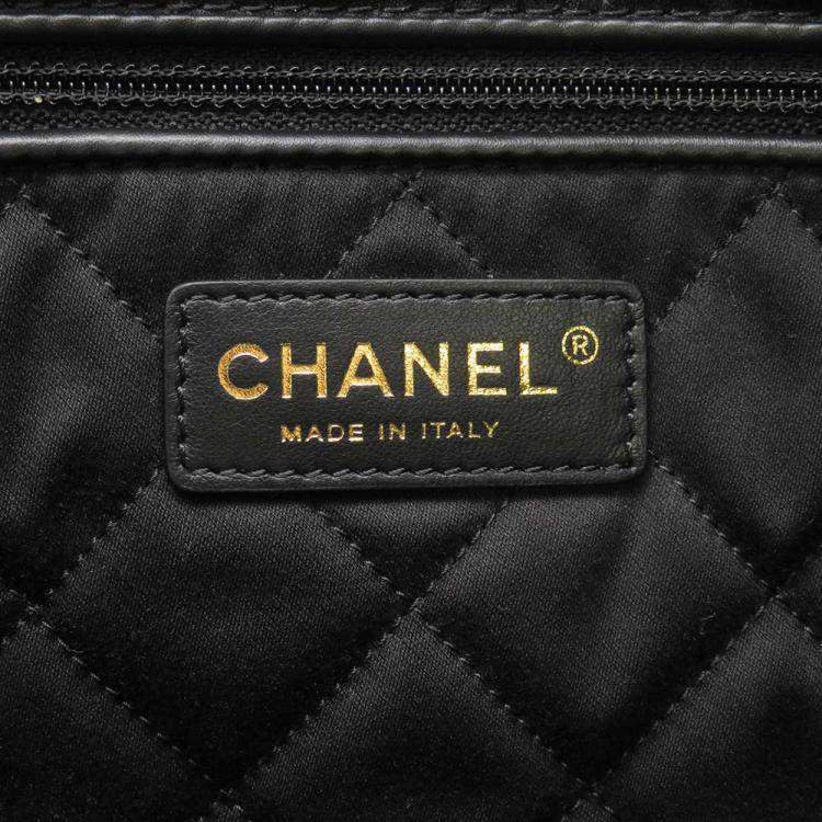 مملوكة مسبقًا Chanel Black Leather Quilted 22 Backpack 