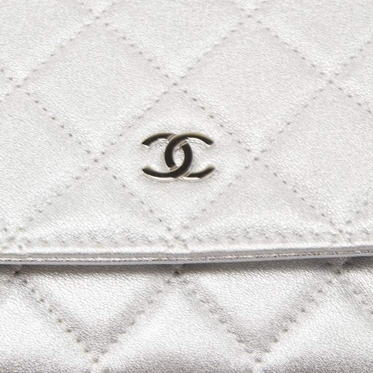 Pre Owned Chanel Silver Quilted Patent Leather CC Wallet on Chain