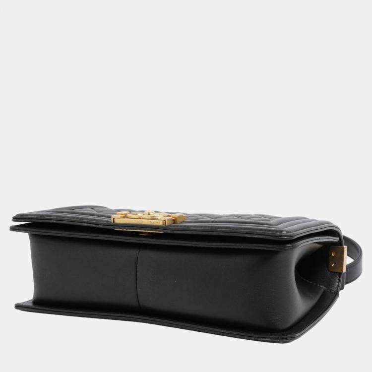 Pre Owned Chanel Black Calf Leather Quilted Medium Boy Shoulder Bags