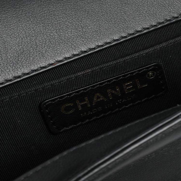 Pre Owned Chanel Black Calf Leather Quilted Medium Boy Shoulder Bags