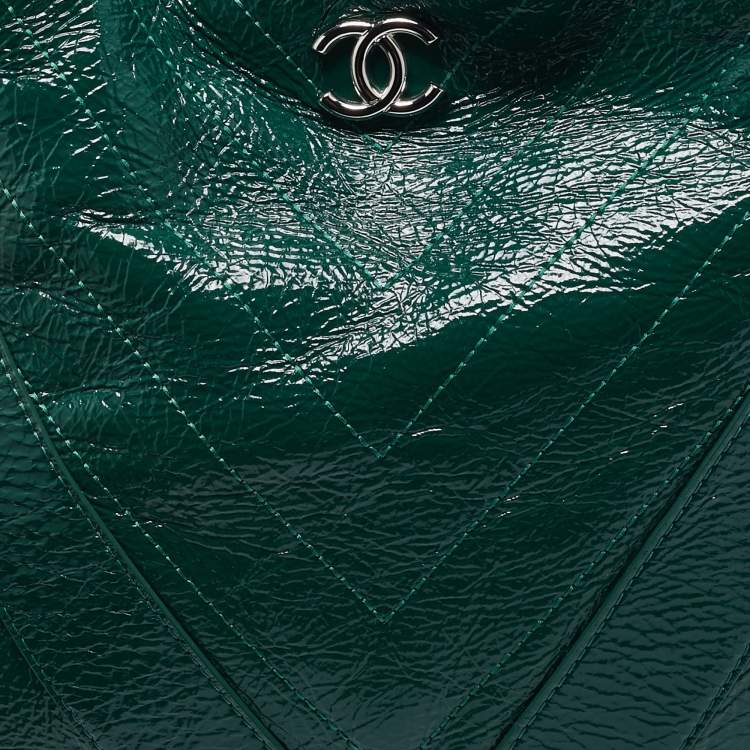 Pre Owned Chanel Green Crumpled Patent Leather Droplet Bag