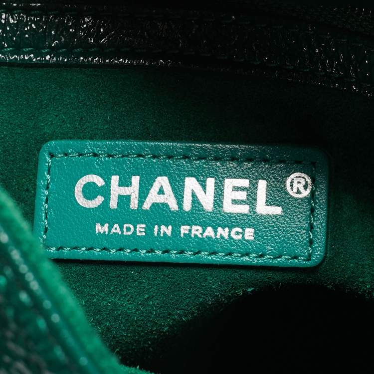 Pre Owned Chanel Green Crumpled Patent Leather Droplet Bag