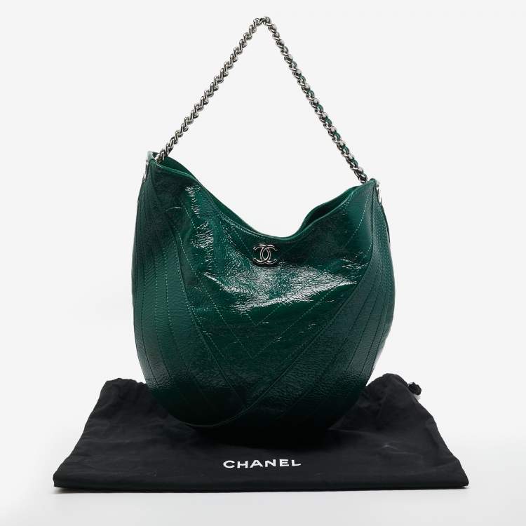 Pre Owned Chanel Green Crumpled Patent Leather Droplet Bag